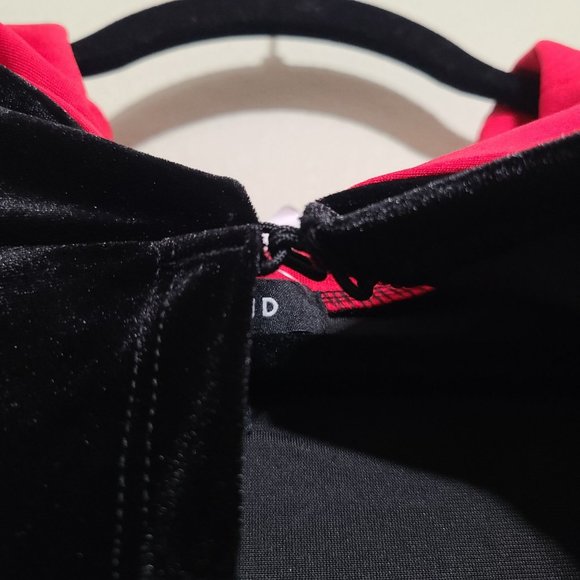 Torrid Short Velvet Hooded Cloak Halloween Plus Size 3X/4X Black Red - Picture 3 of 7